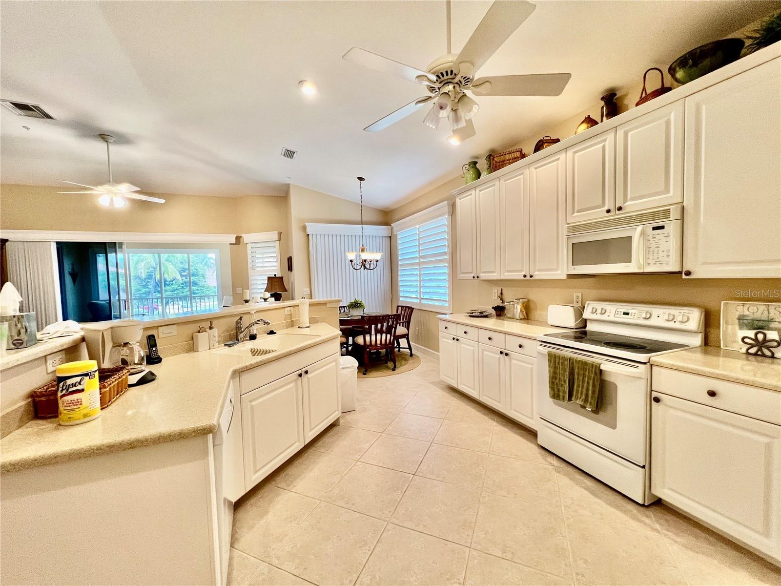 Image 10 of 53 For 3304 Sunset Key Circle D