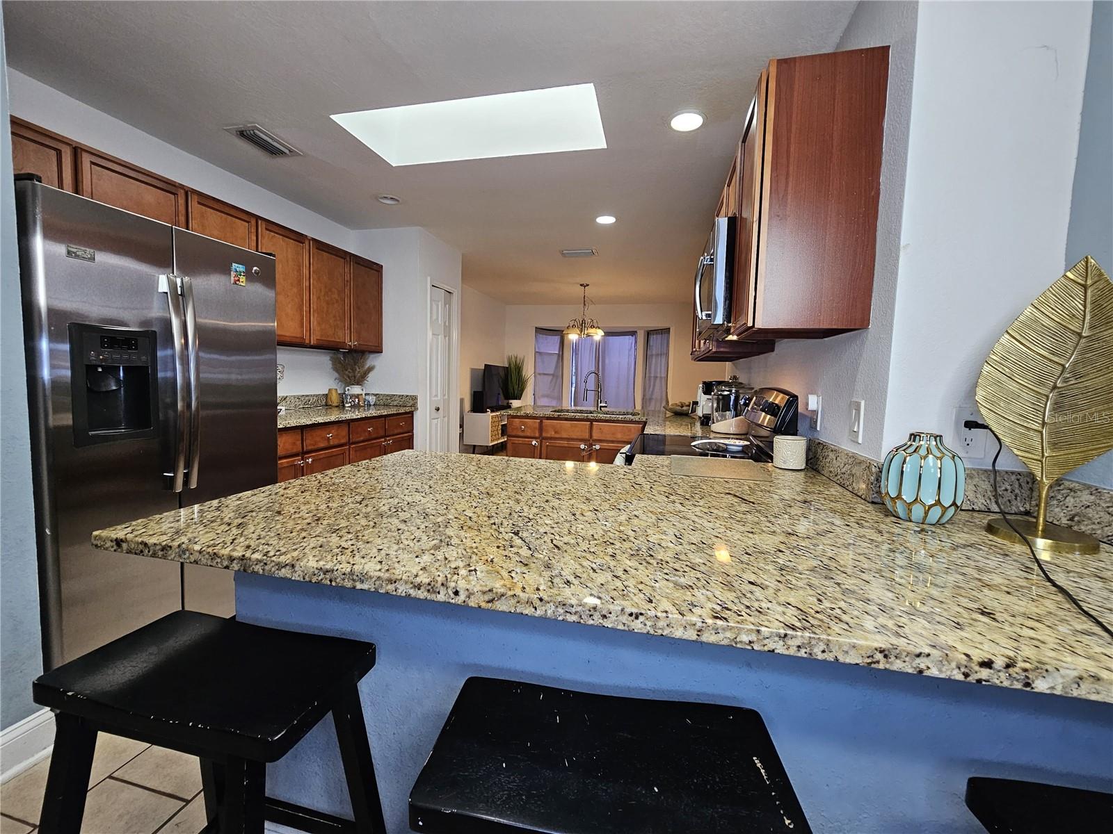 Listing photo id 8 for 382 Genesee Avenue Ne
