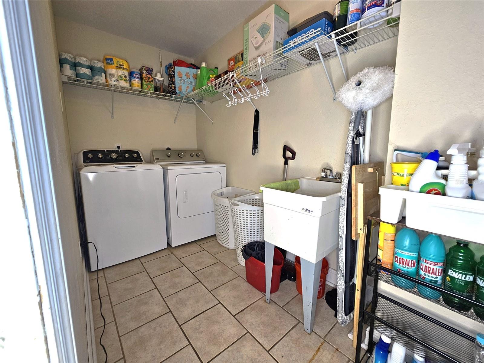Listing photo id 15 for 382 Genesee Avenue Ne