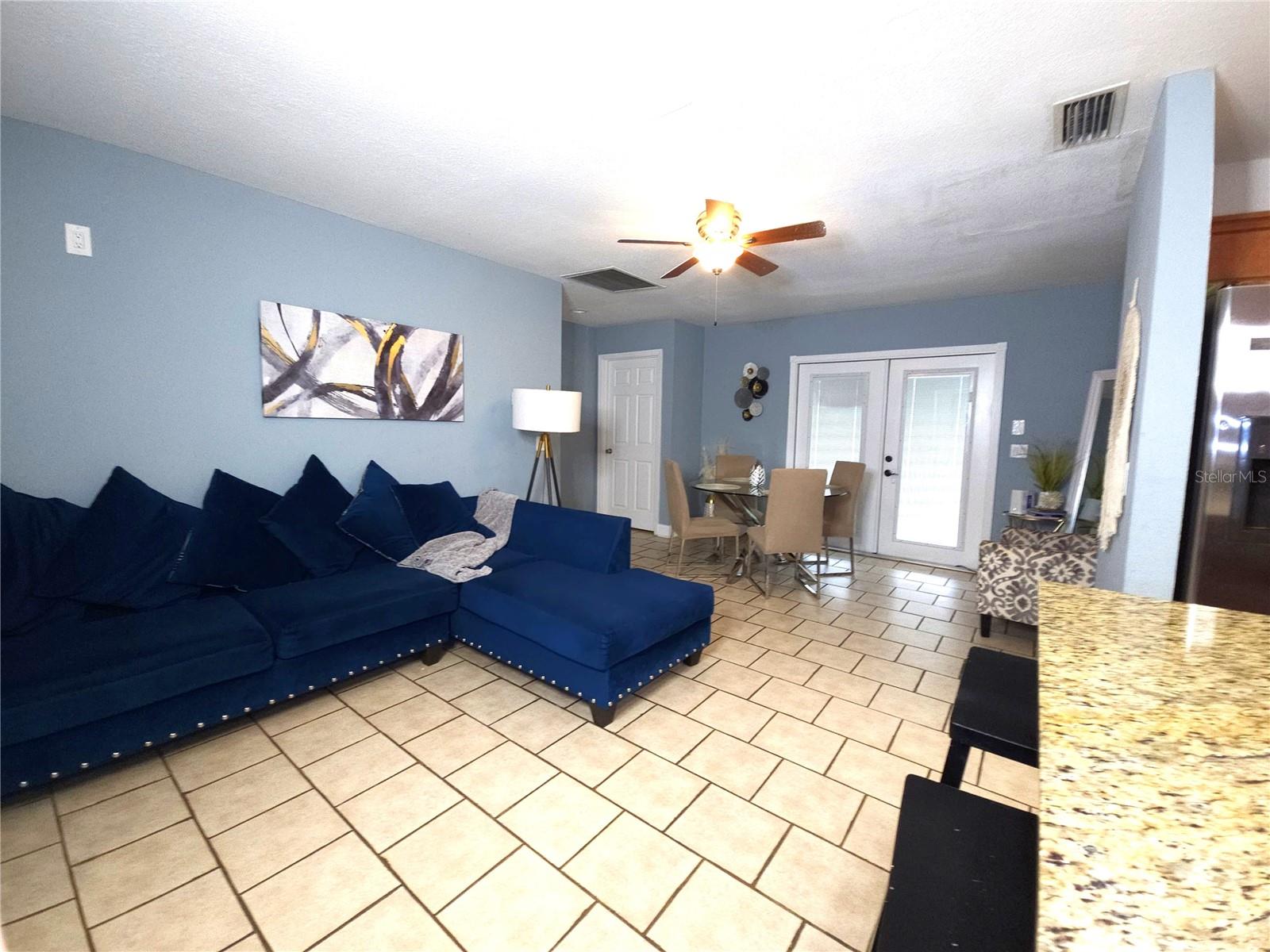 Listing photo id 2 for 382 Genesee Avenue Ne