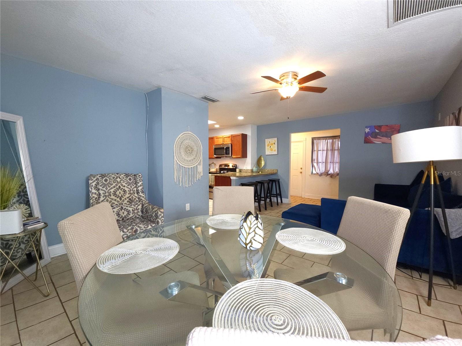 Listing photo id 6 for 382 Genesee Avenue Ne
