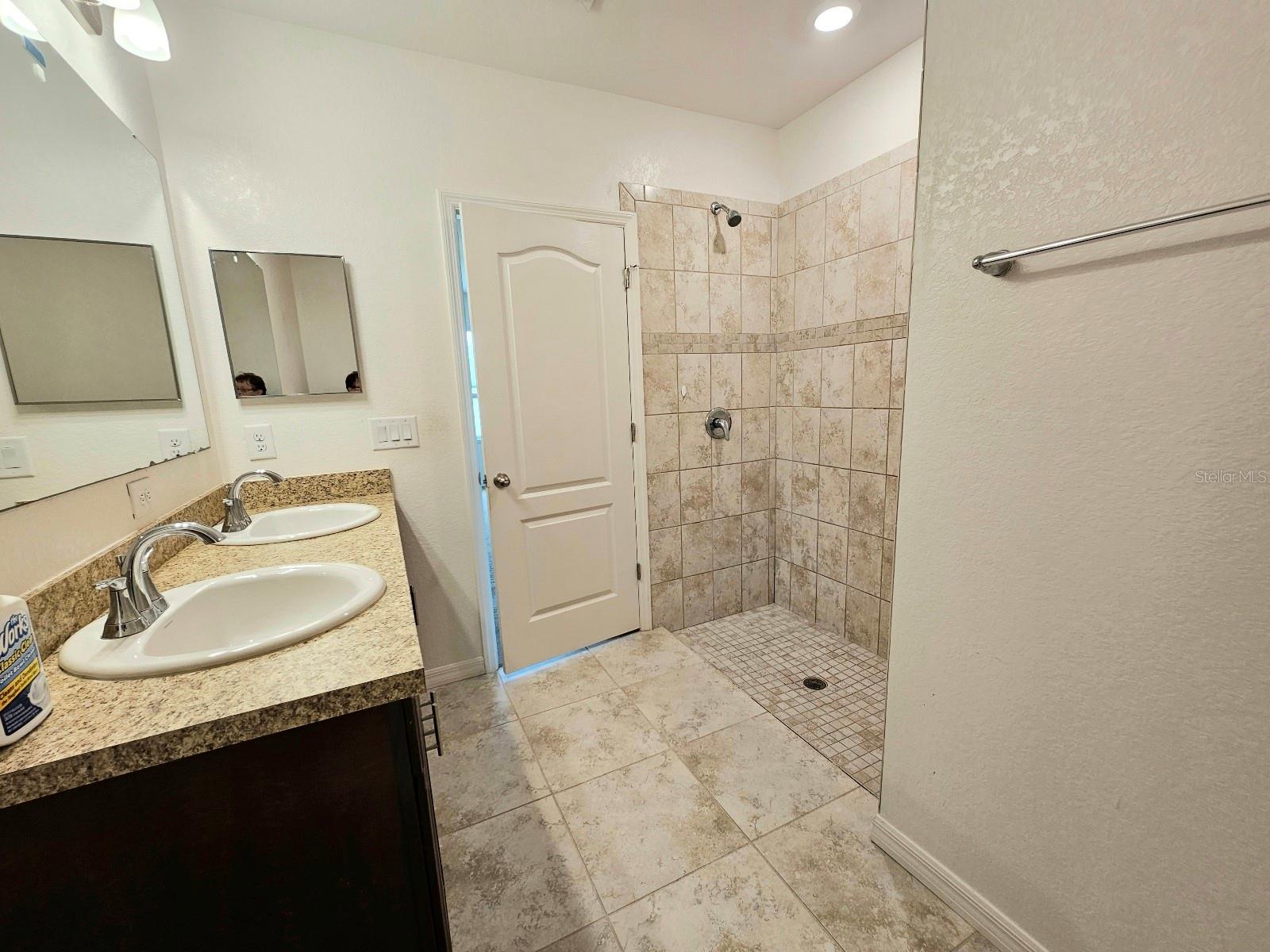 Image 31 of 44 For 3050 Beacon Drive