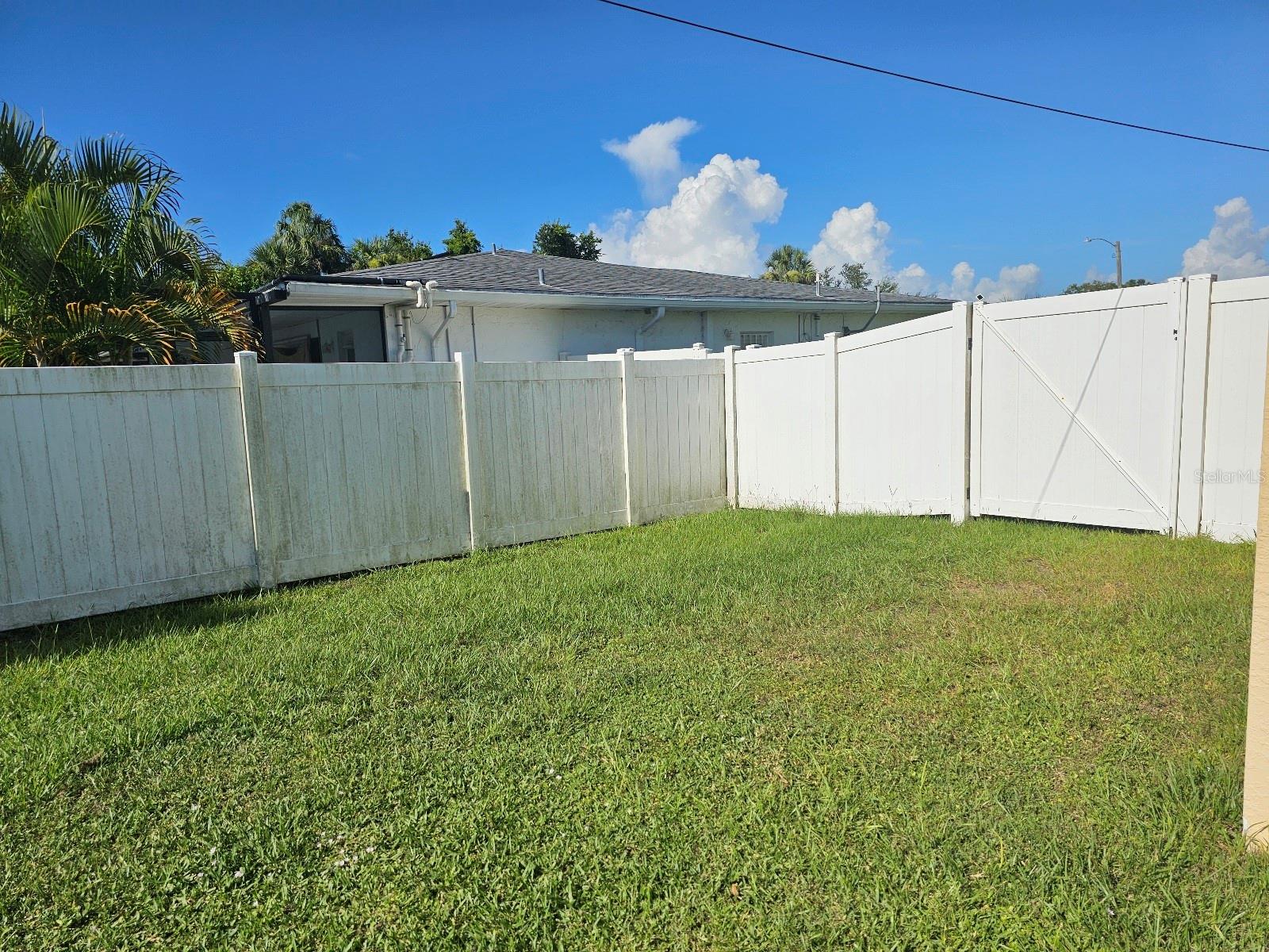 Image 41 of 44 For 3050 Beacon Drive