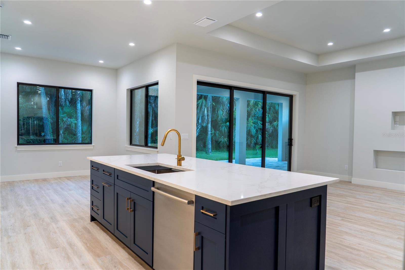 Image 21 of 60 For 1493 Boswell Street