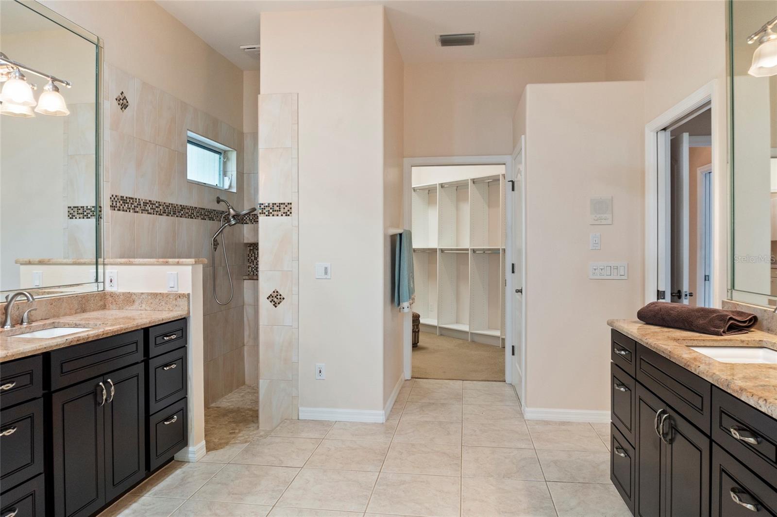 Image 28 of 50 For 1875 Canary Palm Way