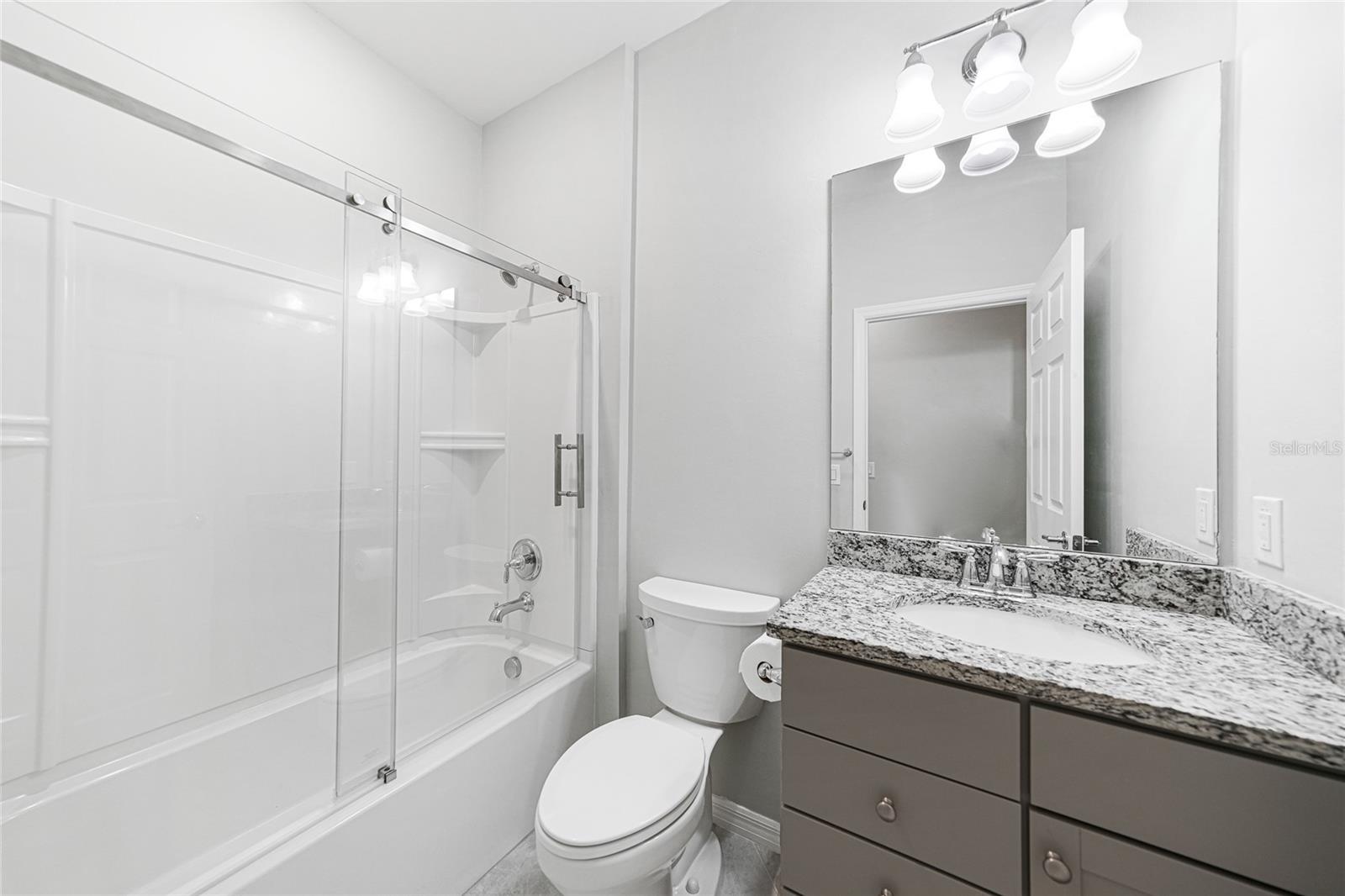 Image 25 of 31 For 2455 Marton Oak Boulevard