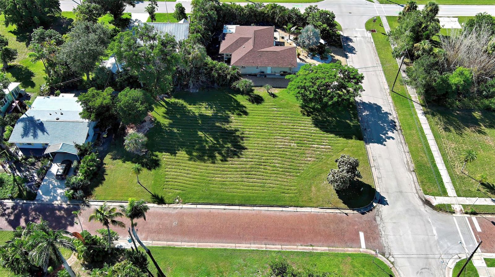 Image 2 of 13 For 527 Palm Avenue