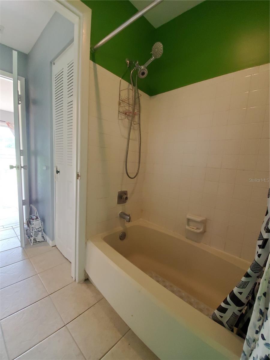 Image 11 of 32 For 3950 Pan American Blvd