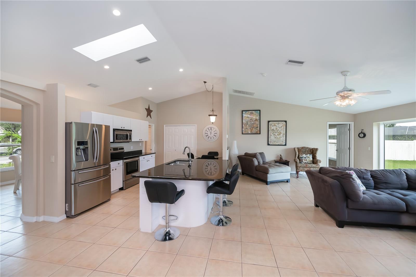 Image 16 of 69 For 1391 Abalom Street