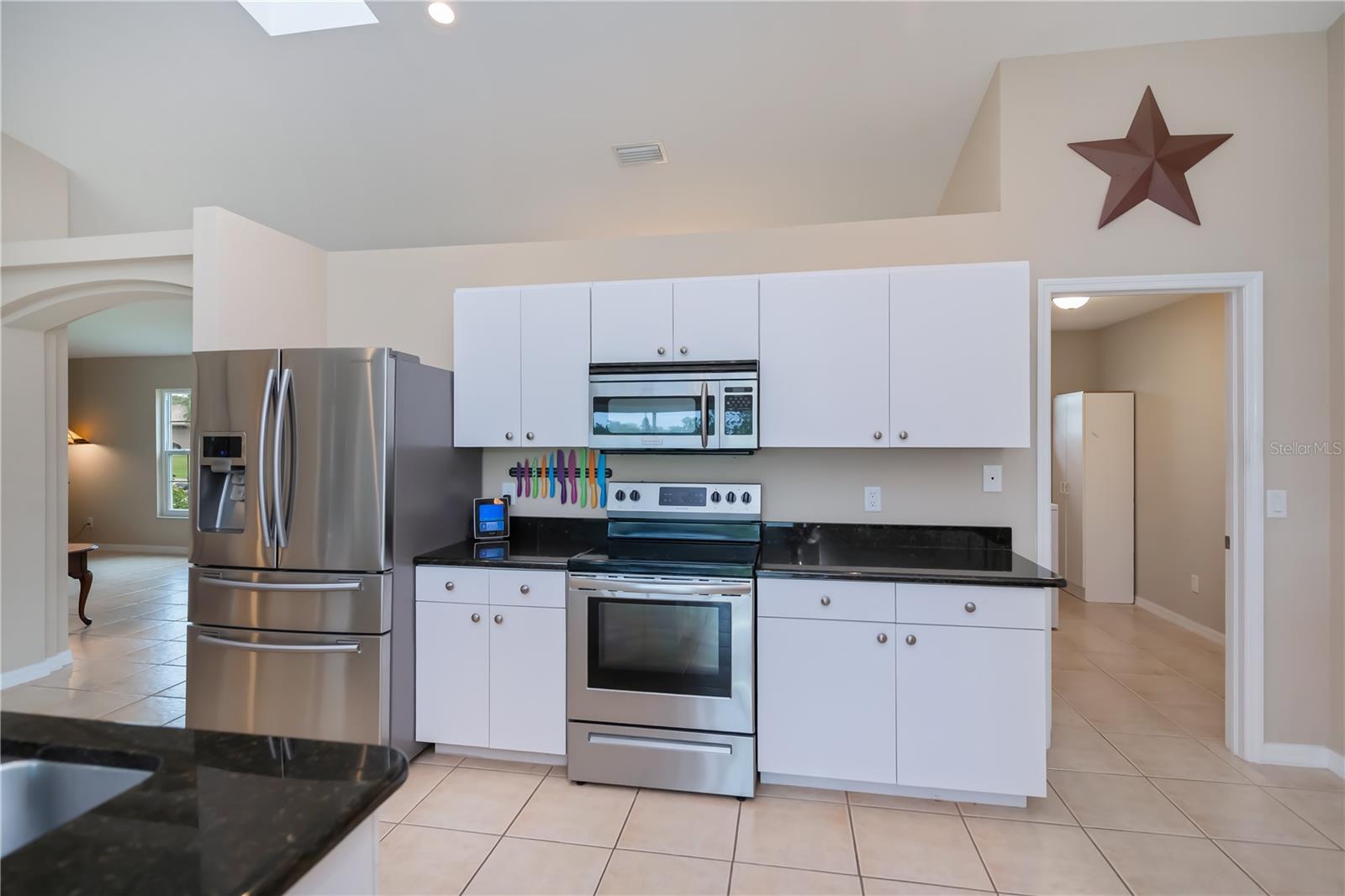 Image 18 of 69 For 1391 Abalom Street