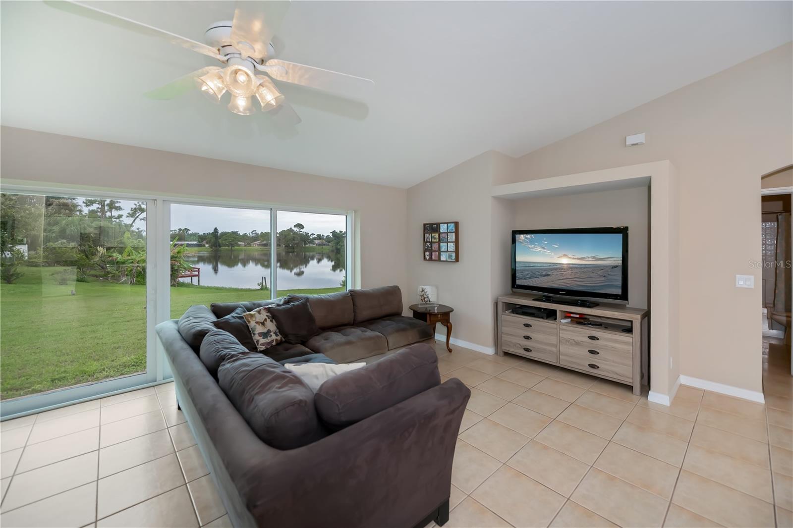 Image 24 of 69 For 1391 Abalom Street