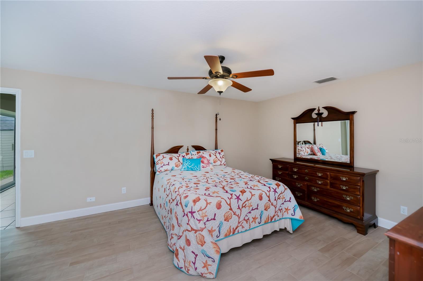 Image 32 of 69 For 1391 Abalom Street