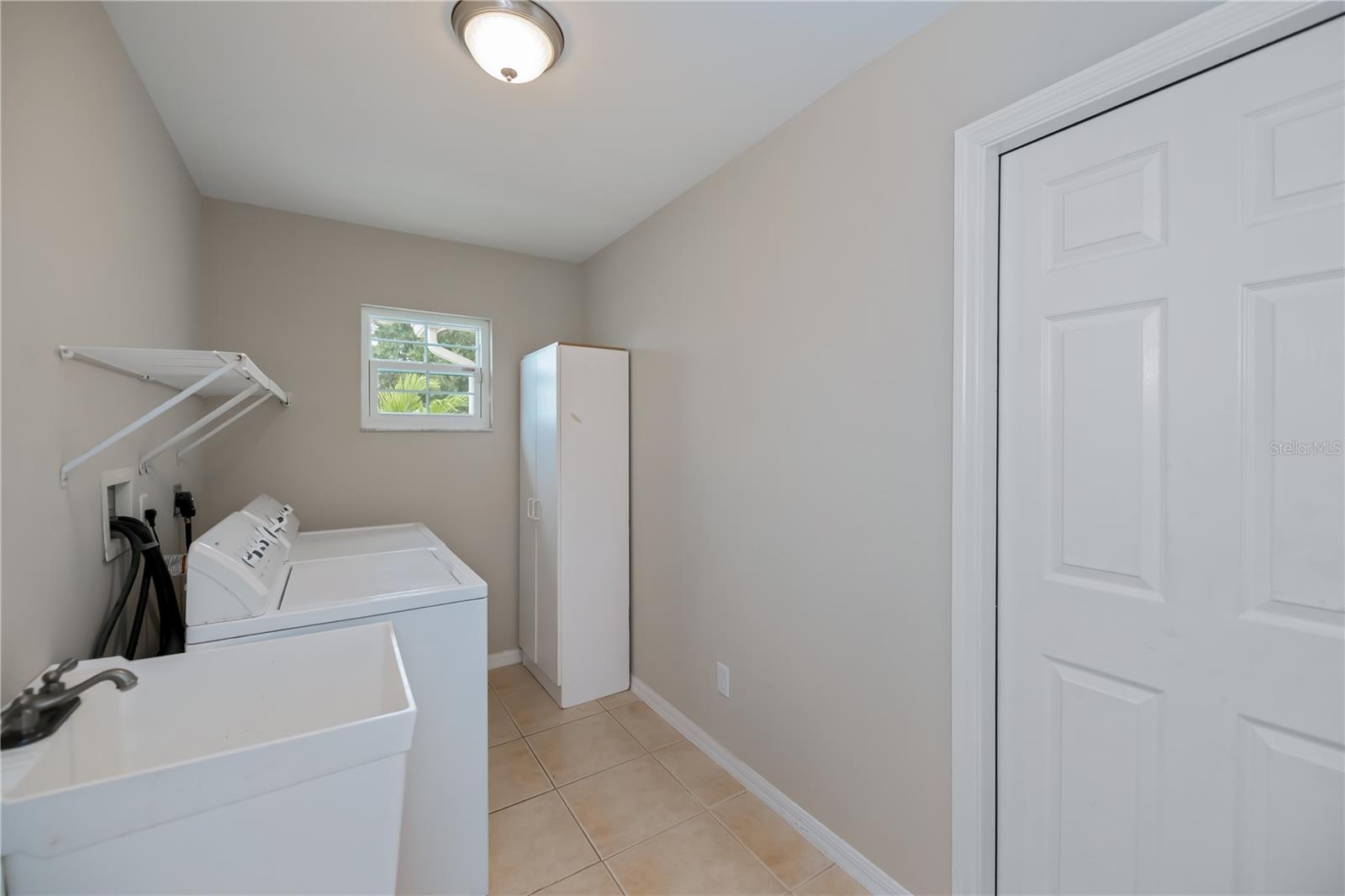 Image 44 of 69 For 1391 Abalom Street