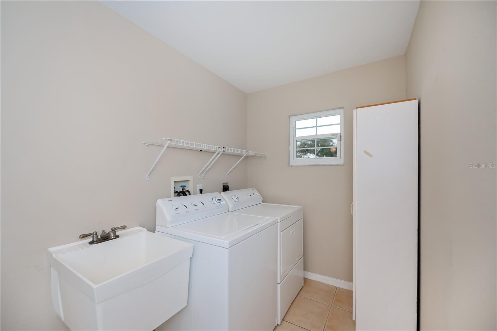 Image 45 of 69 For 1391 Abalom Street