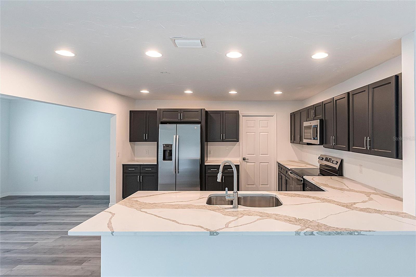 Image 5 of 32 For 326 Grace Street