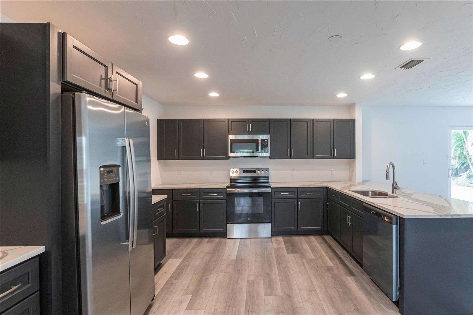 Image 6 of 32 For 326 Grace Street