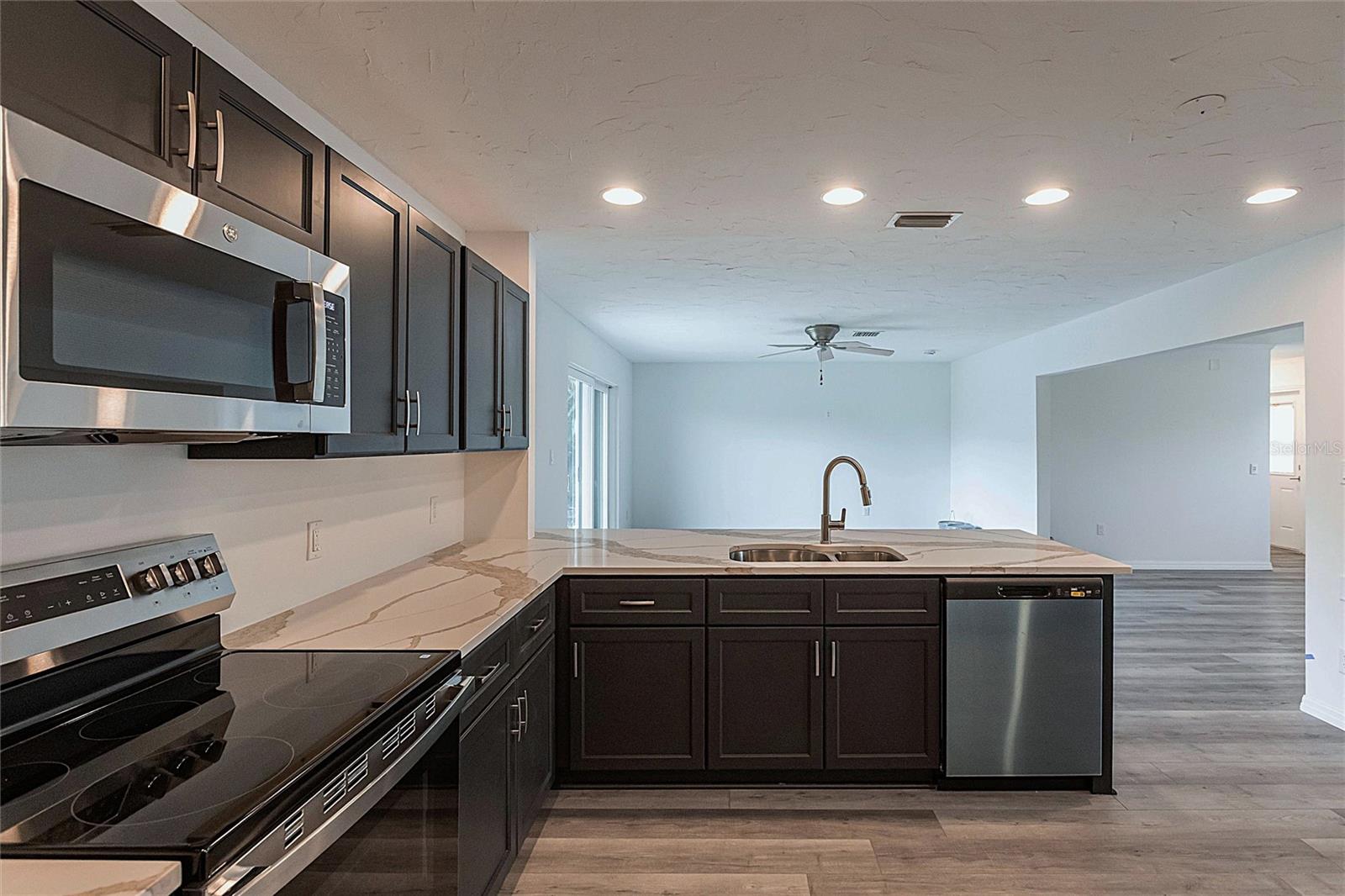 Image 7 of 32 For 326 Grace Street