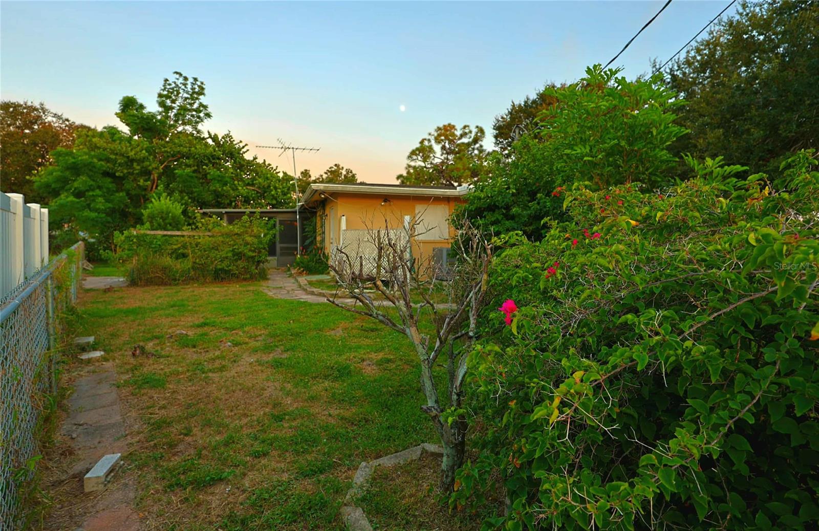 Image 18 of 23 For 3688 Brooklyn Avenue