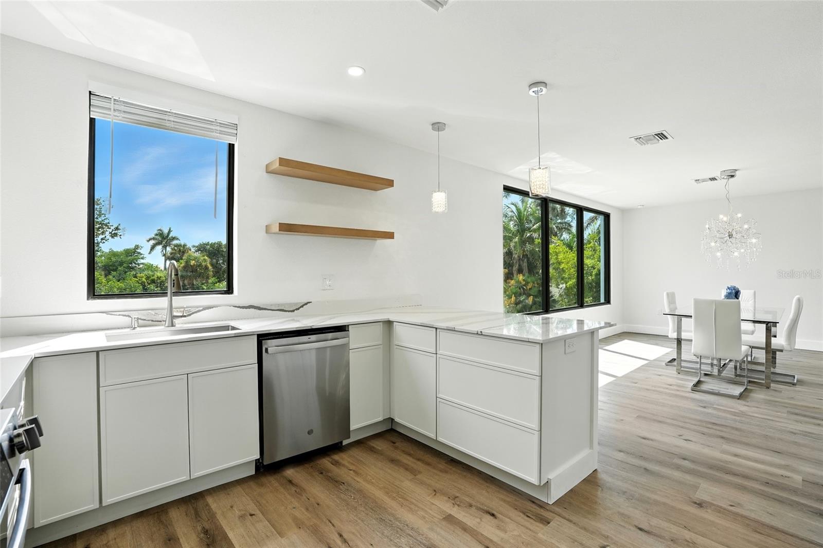 Image 12 of 46 For 207 Shreve Street