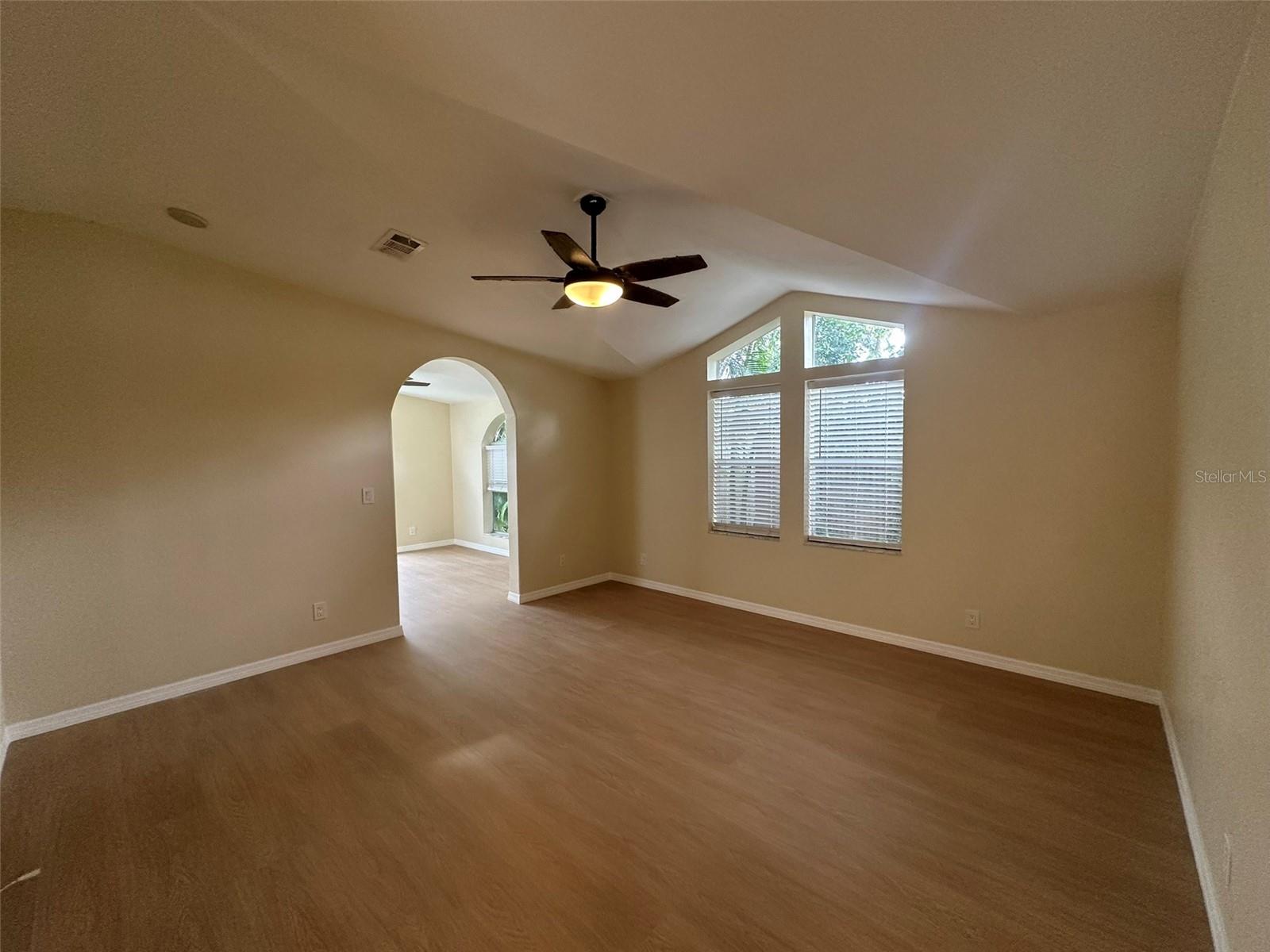 Image 3 of 14 For 1613 Woodlawn Avenue