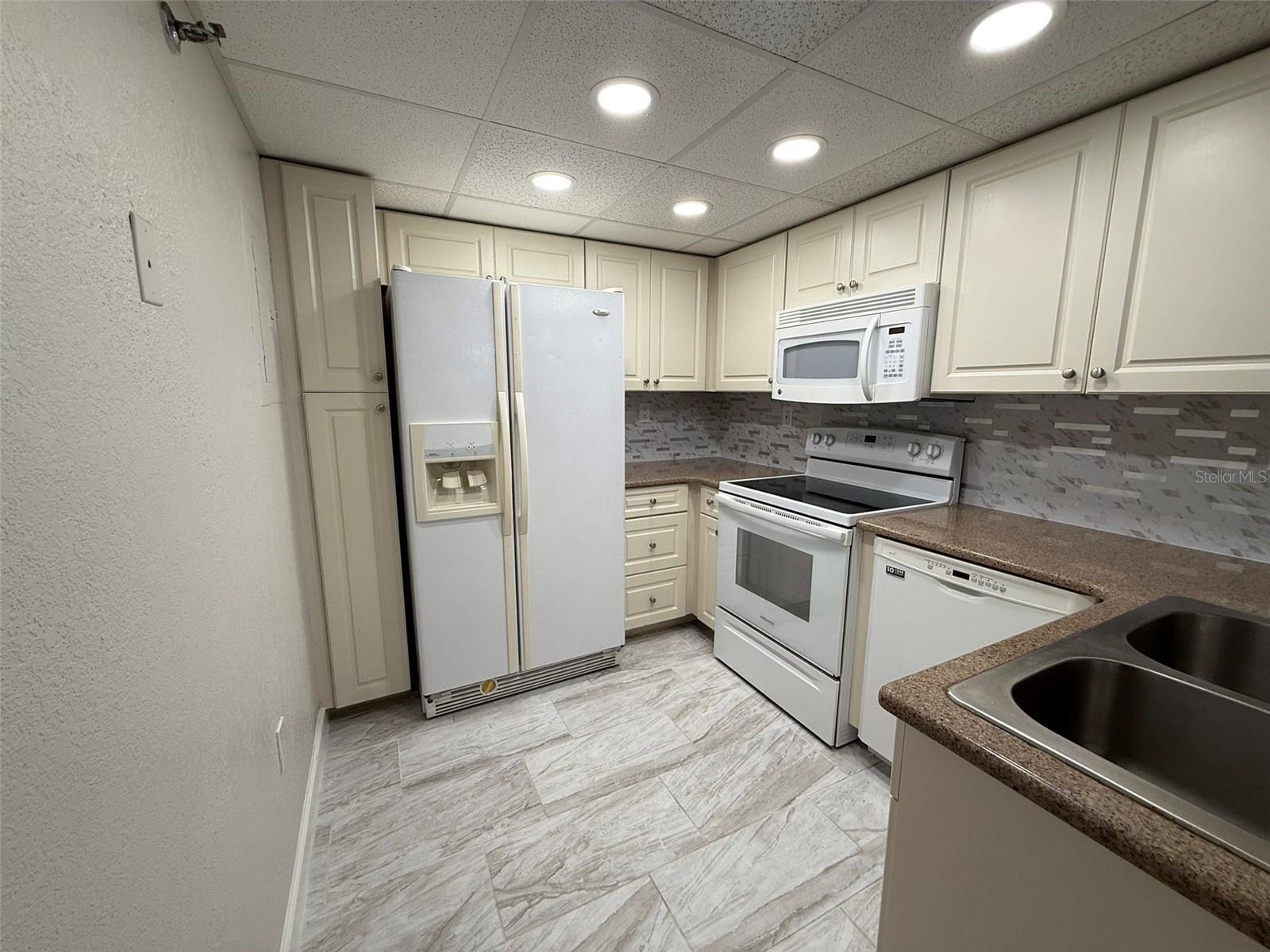 Image 6 of 20 For 21405 Olean Boulevard 227