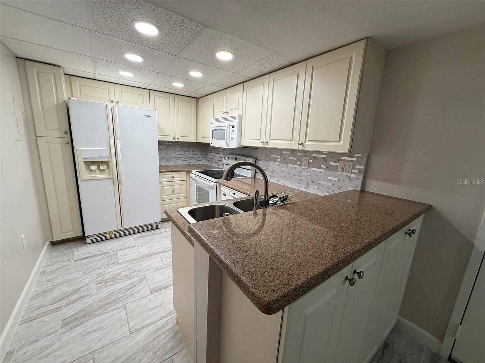 Image 7 of 20 For 21405 Olean Boulevard 227
