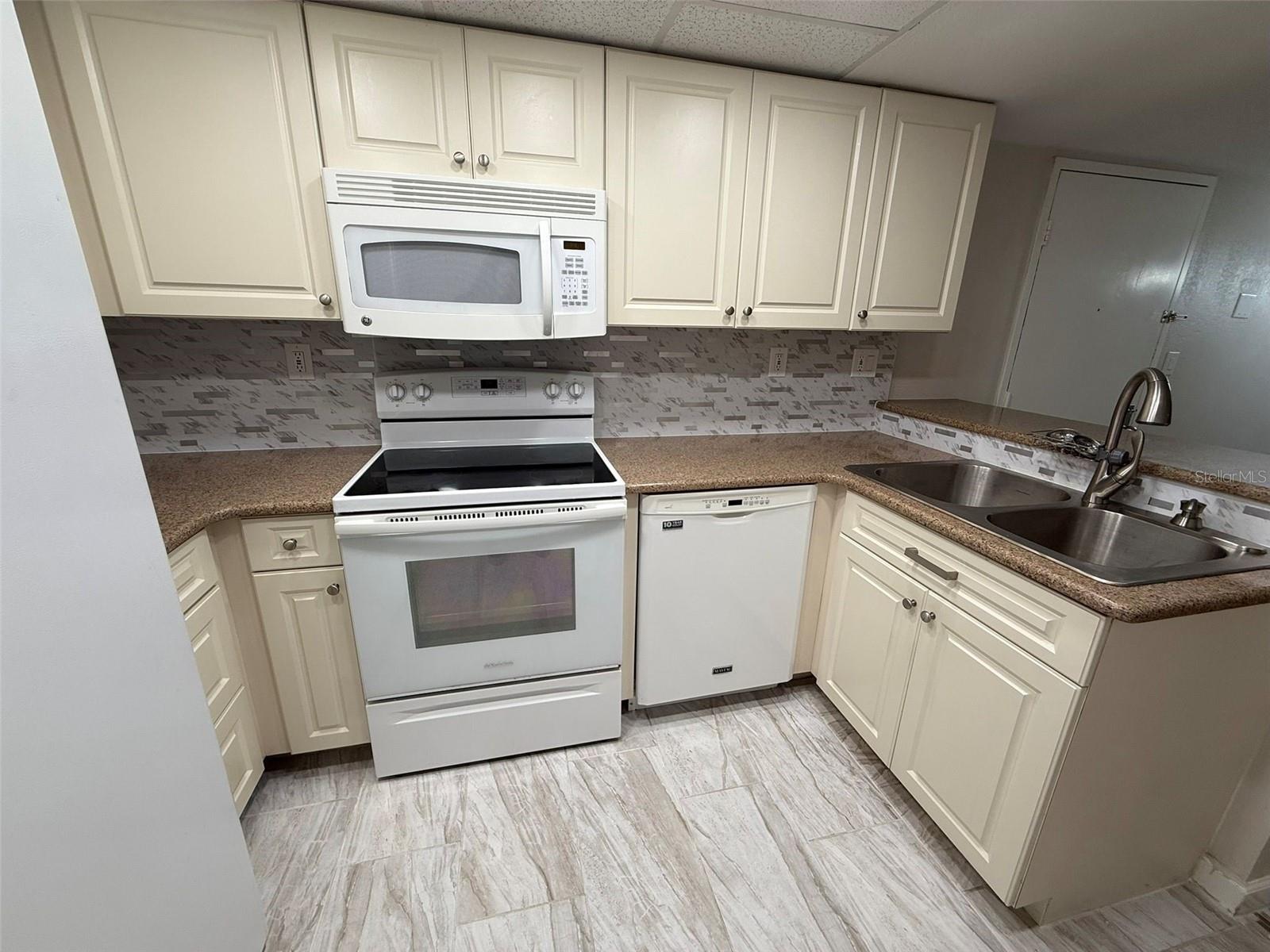 Image 8 of 20 For 21405 Olean Boulevard 227
