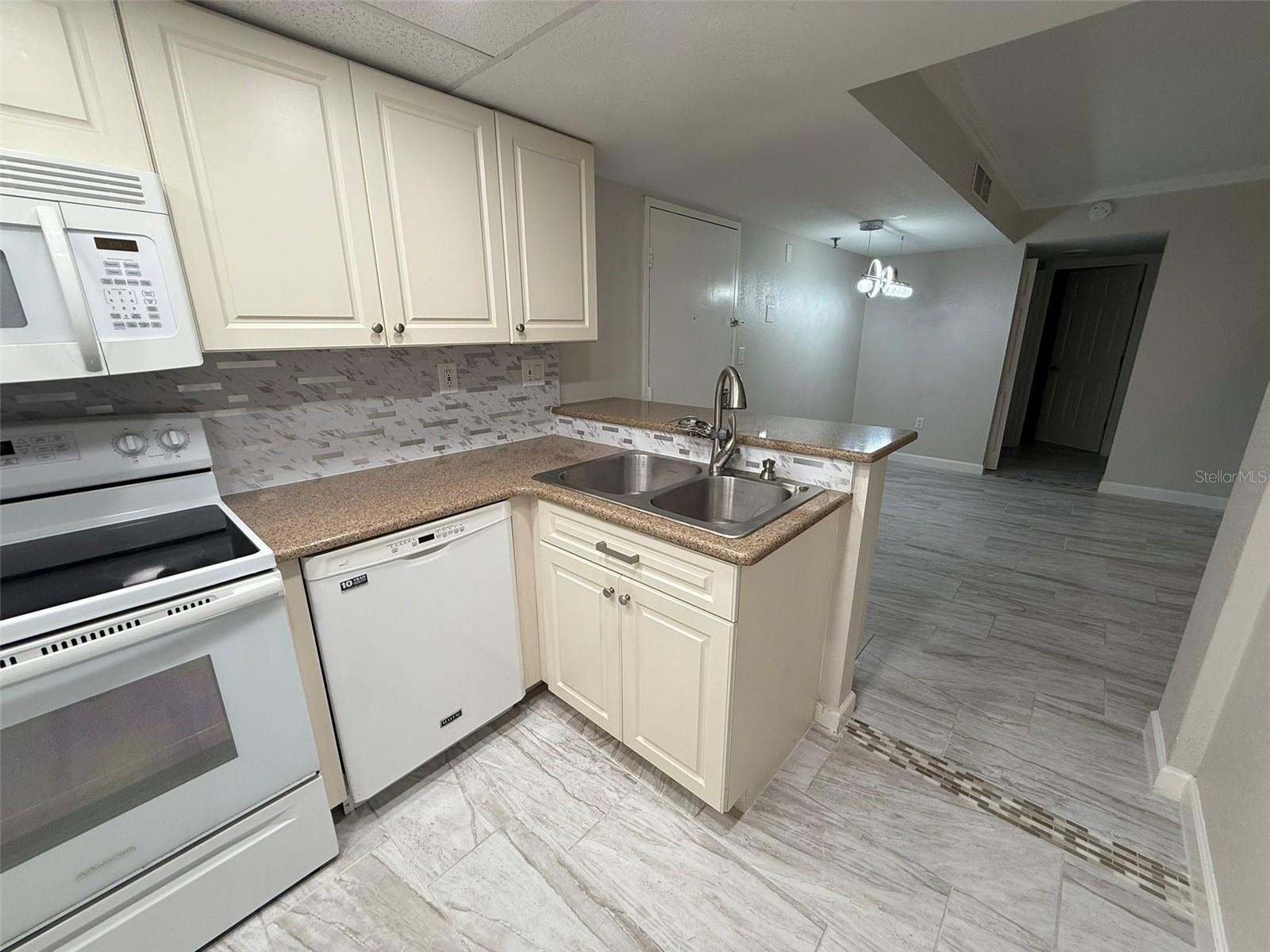 Image 9 of 20 For 21405 Olean Boulevard 227