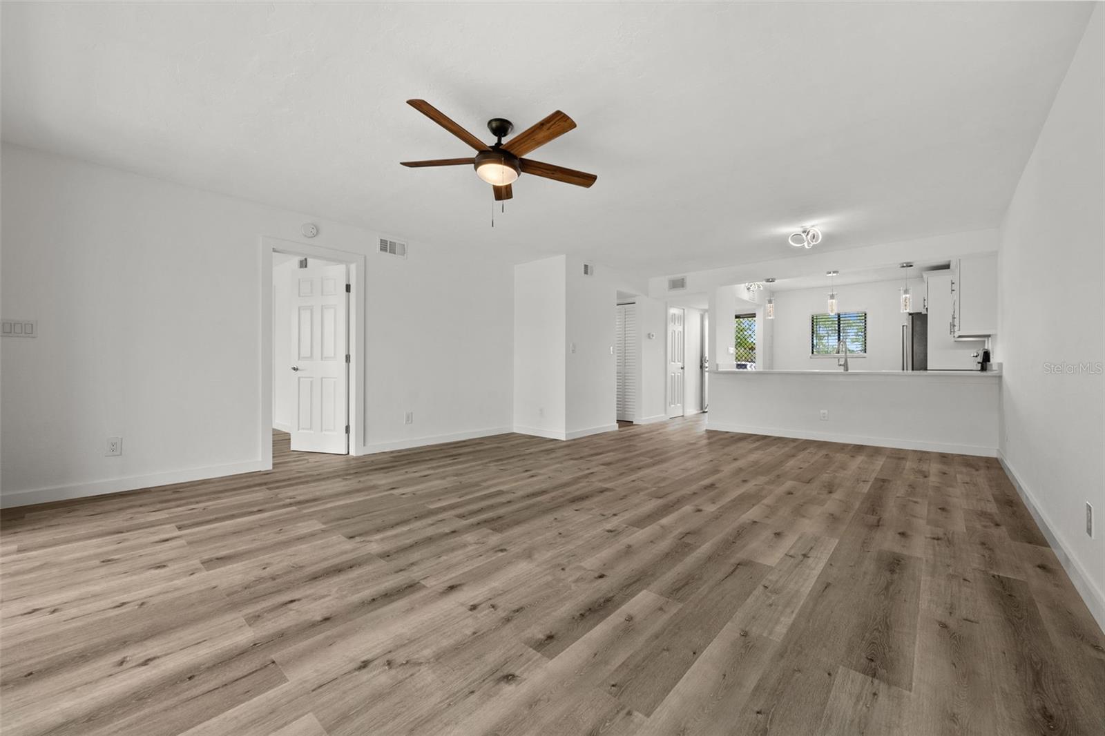 Image 15 of 48 For 16150 Bay Pointe Boulevard 107