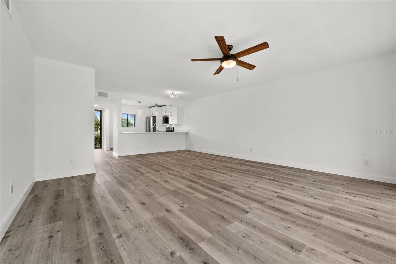 Image 16 of 48 For 16150 Bay Pointe Boulevard 107
