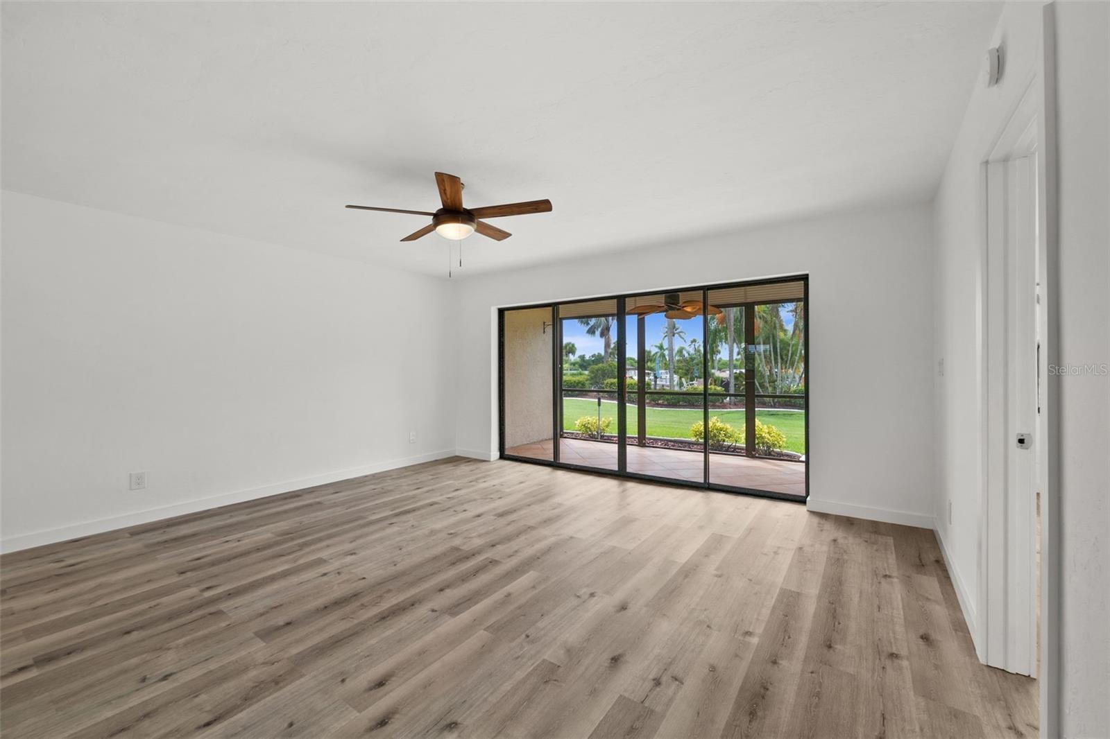 Image 18 of 48 For 16150 Bay Pointe Boulevard 107