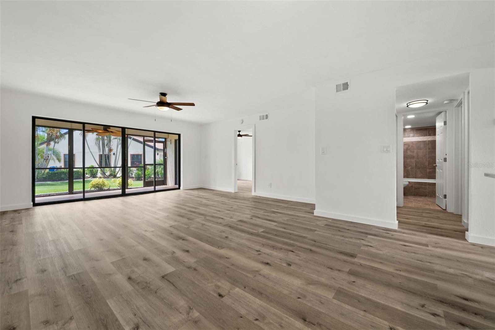 Image 19 of 48 For 16150 Bay Pointe Boulevard 107