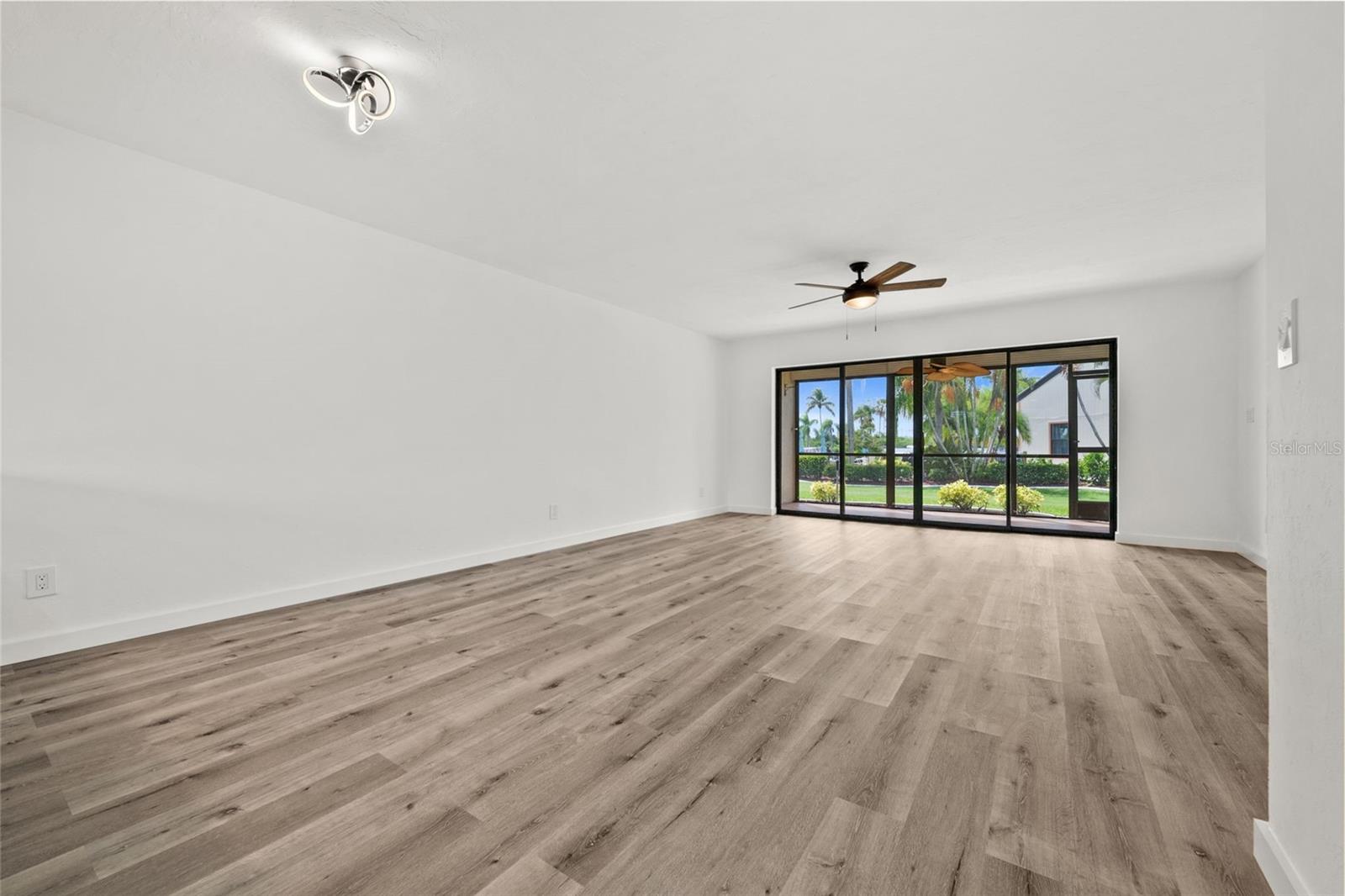 Image 20 of 48 For 16150 Bay Pointe Boulevard 107