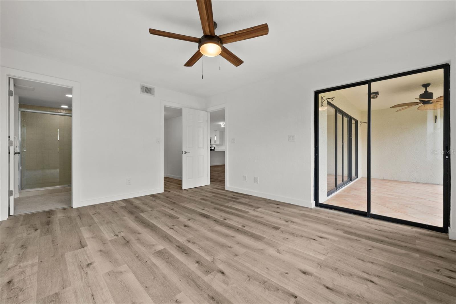 Image 24 of 48 For 16150 Bay Pointe Boulevard 107