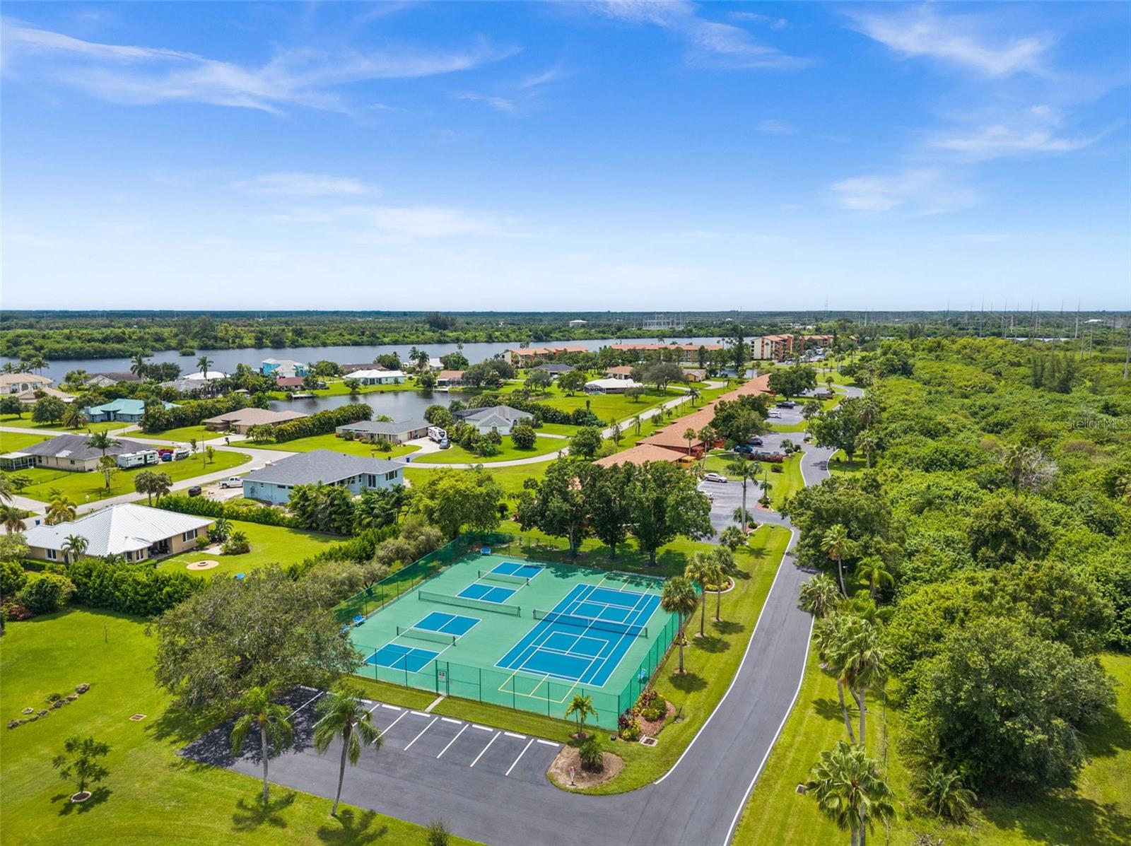 Image 37 of 48 For 16150 Bay Pointe Boulevard 107