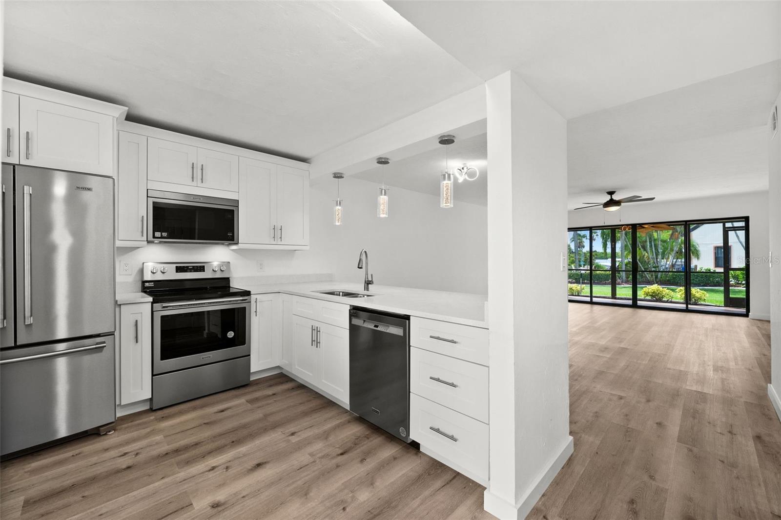 Image 7 of 48 For 16150 Bay Pointe Boulevard 107