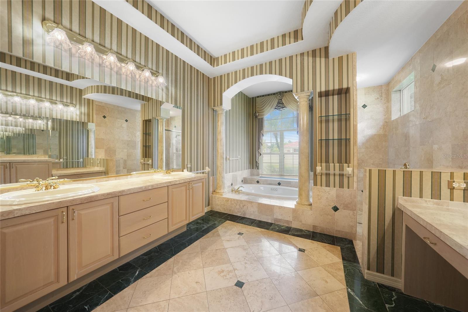 Image 11 of 38 For 1762 Queen Palm Way