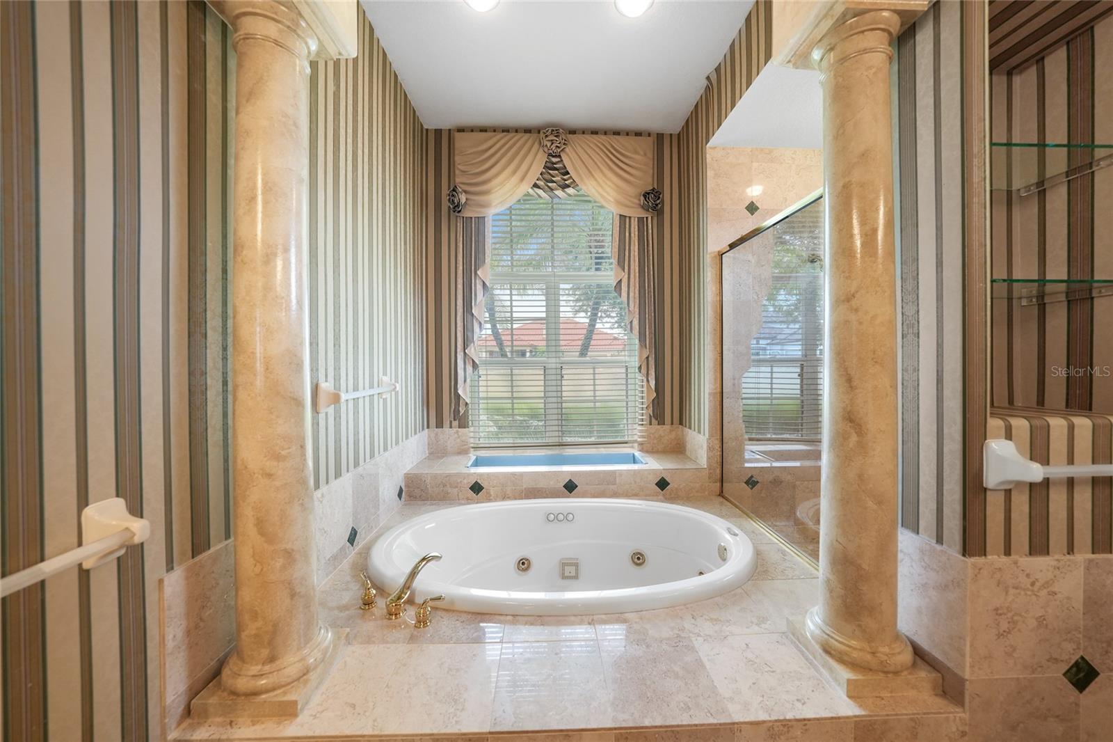 Image 12 of 38 For 1762 Queen Palm Way