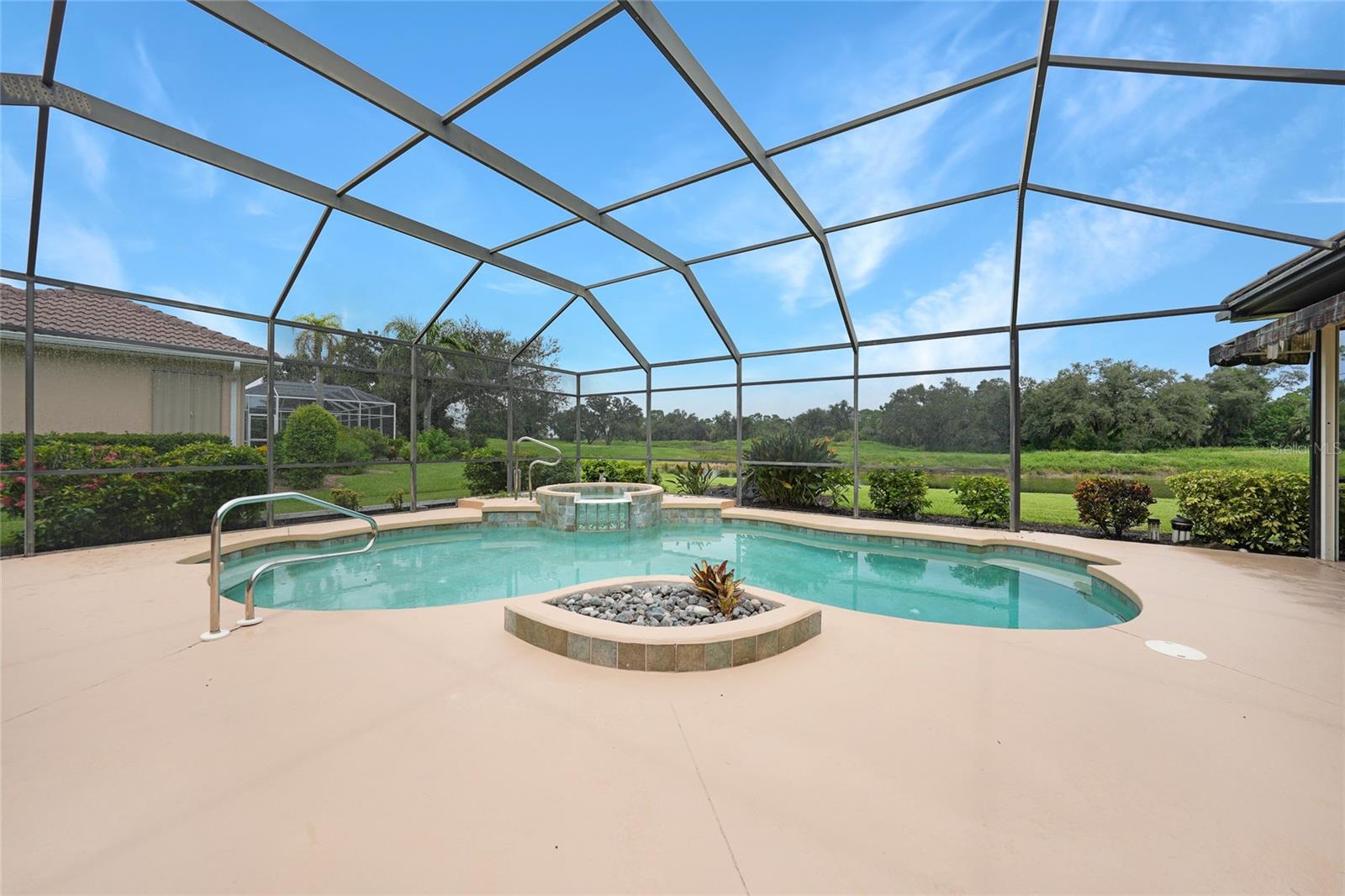 Image 32 of 38 For 1762 Queen Palm Way