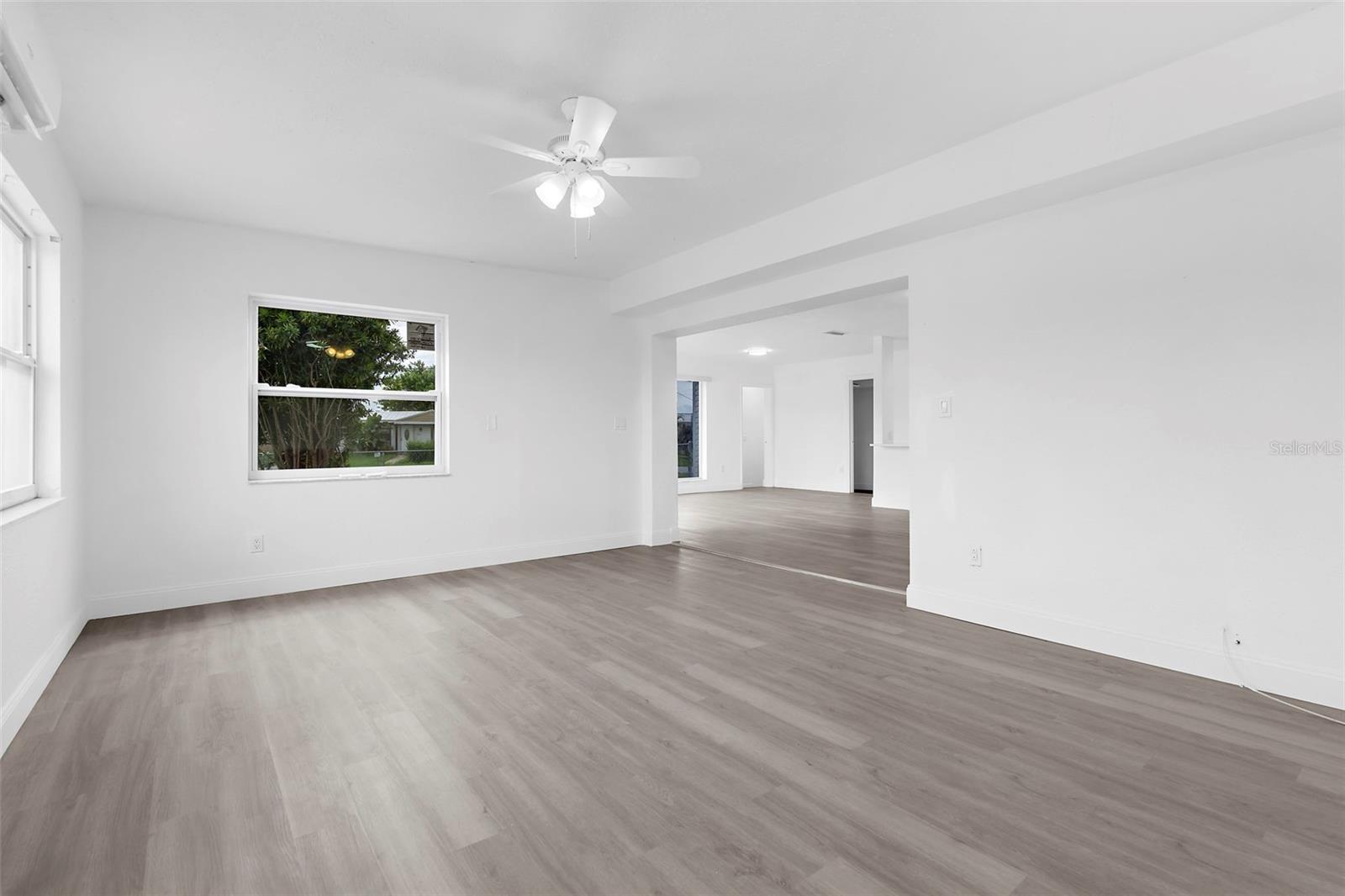 Image 11 of 27 For 21530 Glendale Avenue