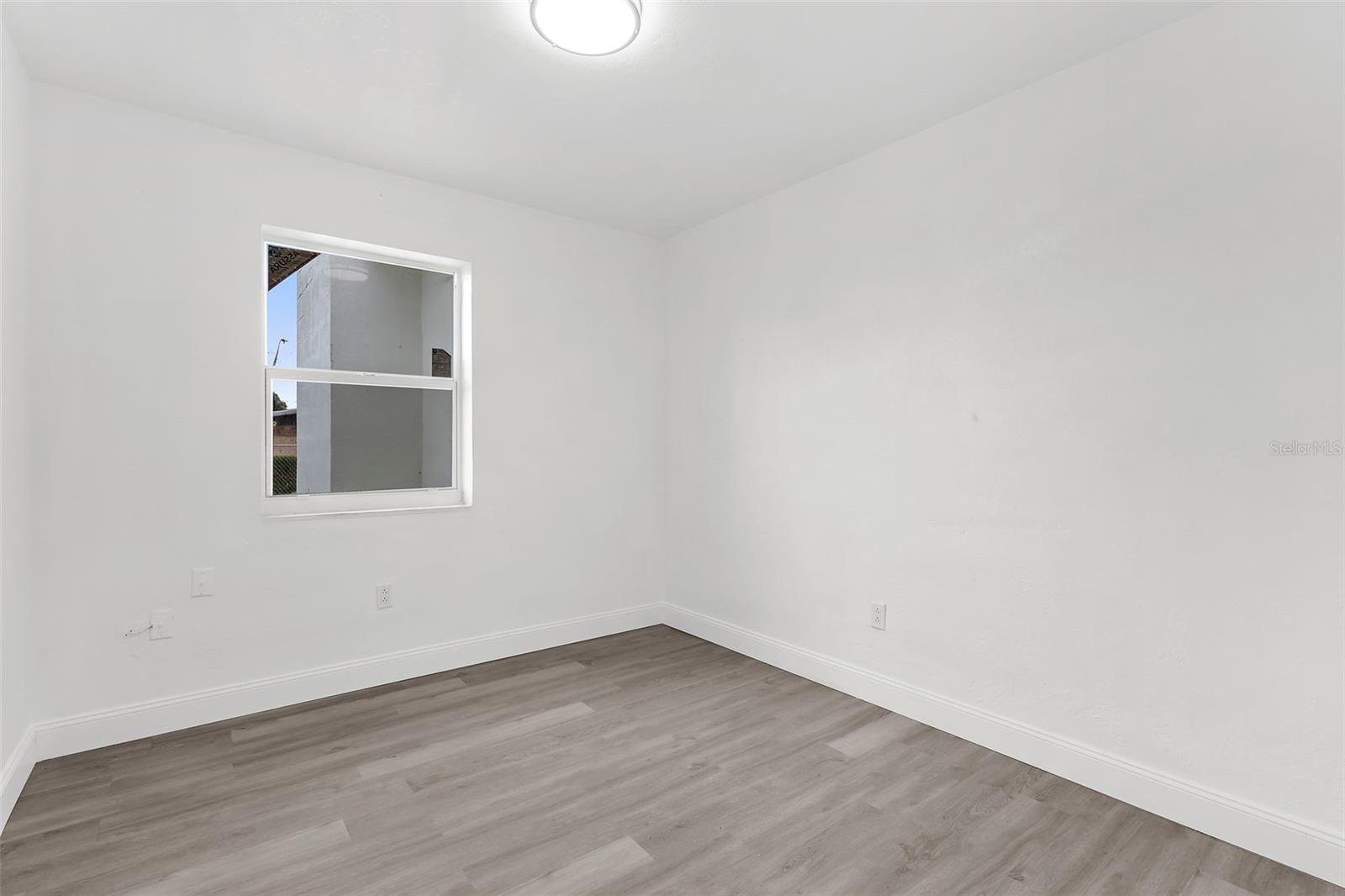 Image 18 of 27 For 21530 Glendale Avenue