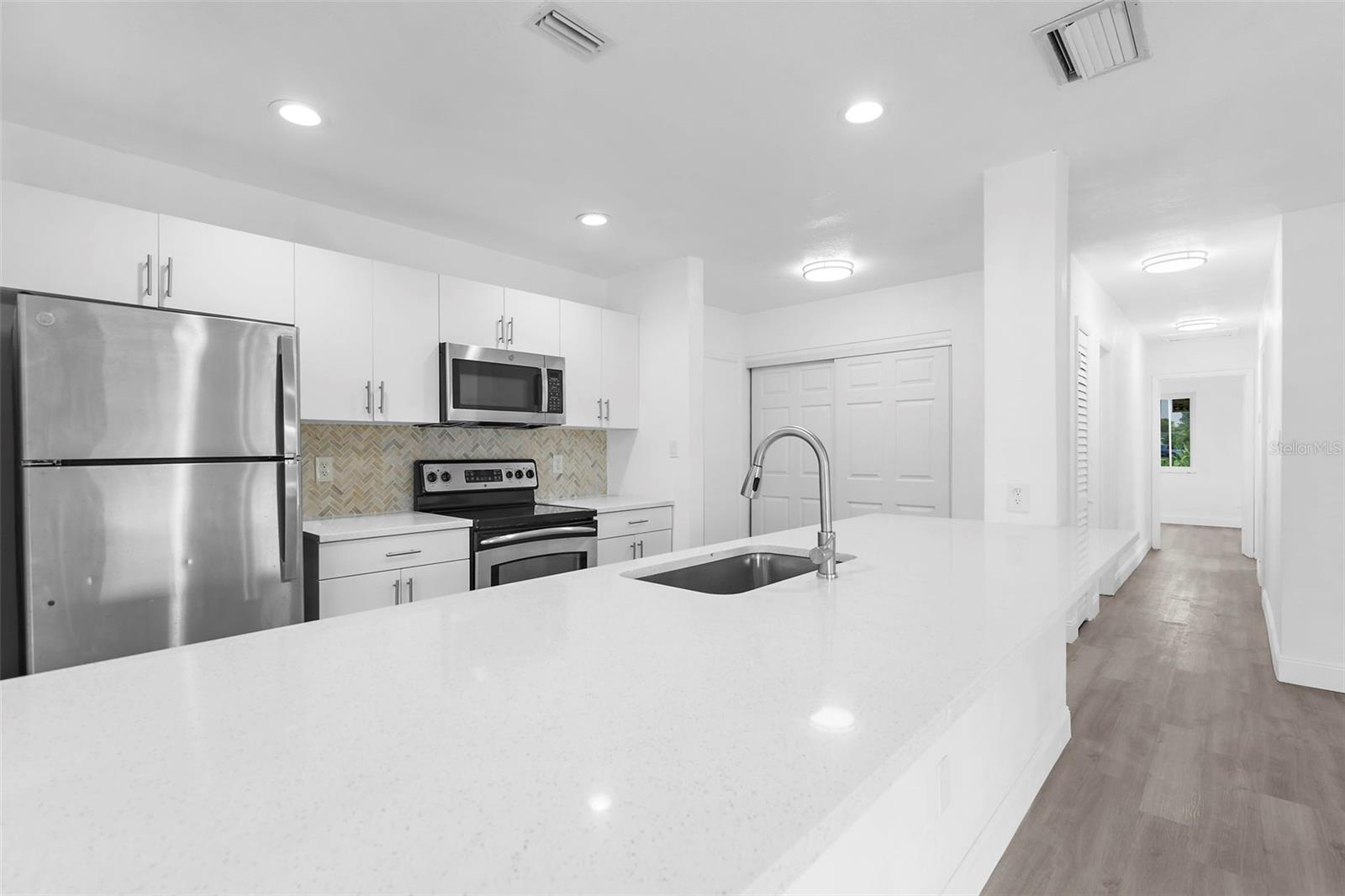 Image 6 of 27 For 21530 Glendale Avenue