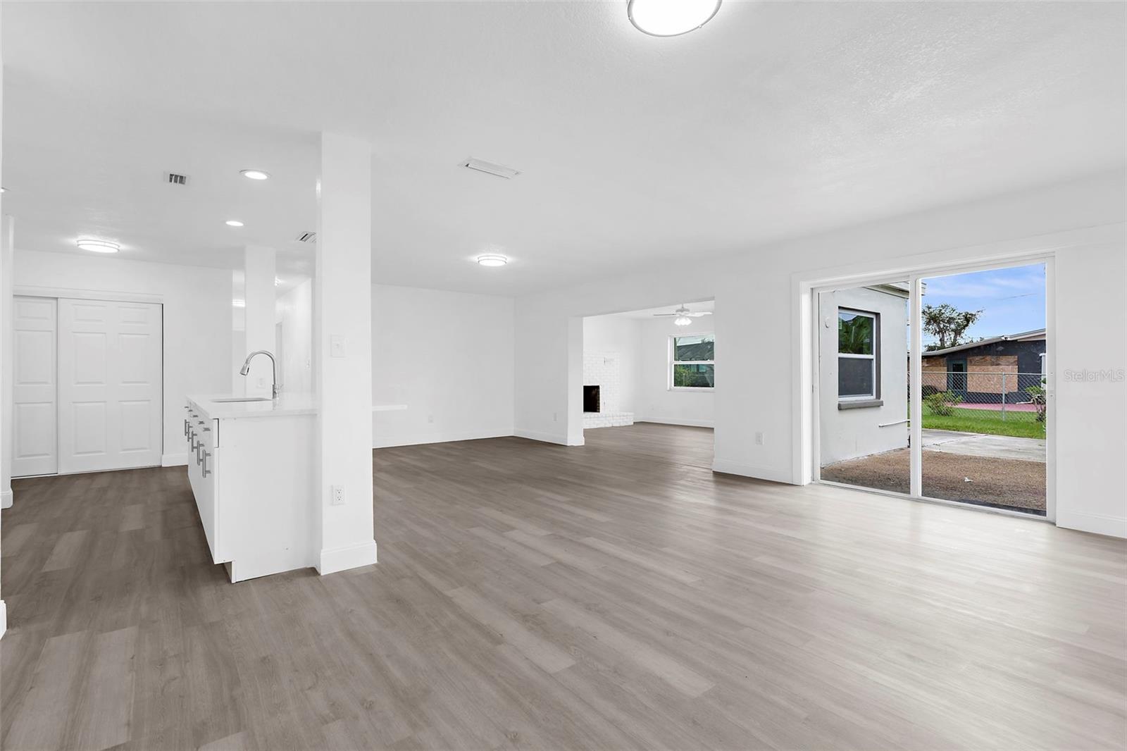 Image 9 of 27 For 21530 Glendale Avenue