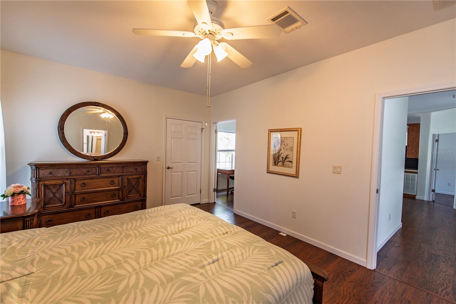 Image 12 of 32 For 22 Freeman Avenue
