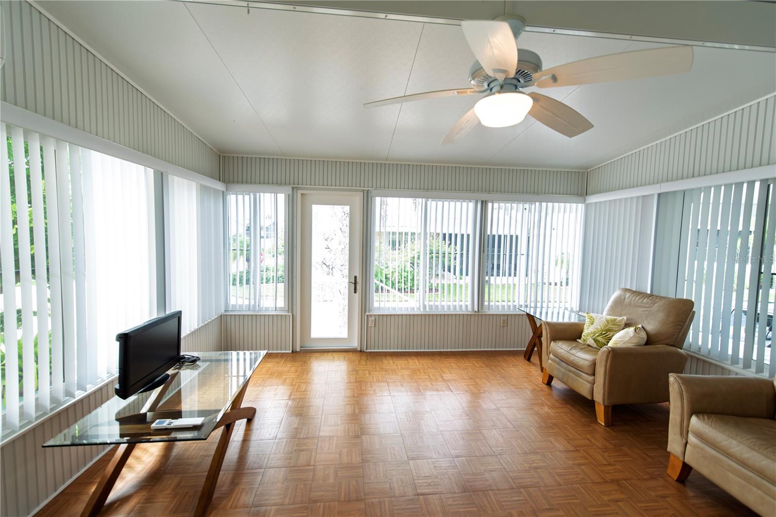 Image 15 of 32 For 22 Freeman Avenue