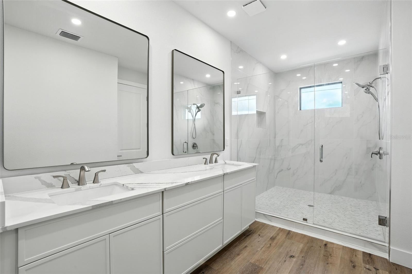 Image 15 of 44 For 940 Olympia Avenue
