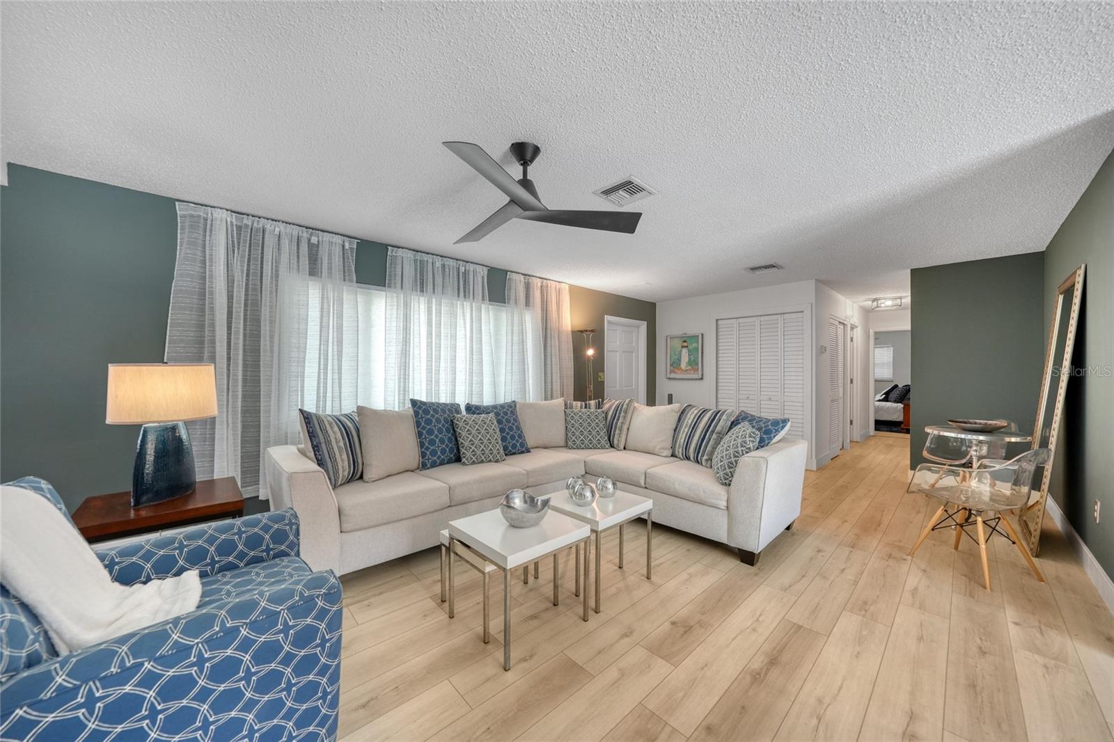 Image 6 of 31 For 22307 Alcorn Avenue