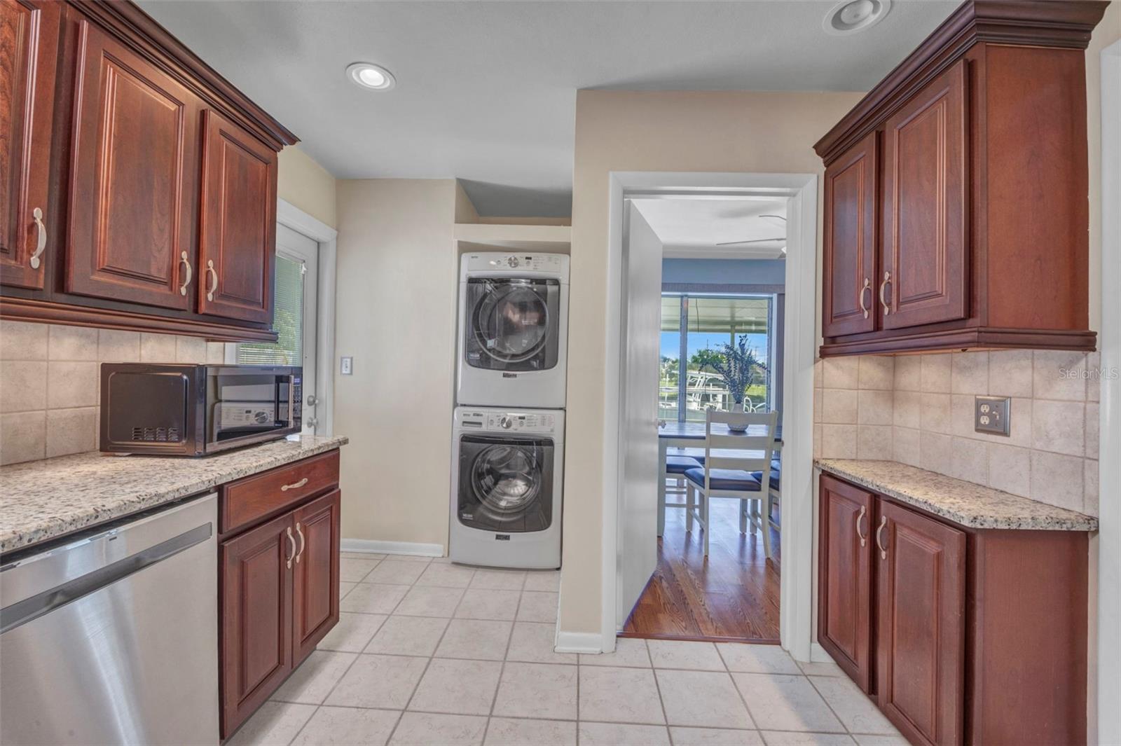Image 15 of 77 For 181 Duxbury Avenue