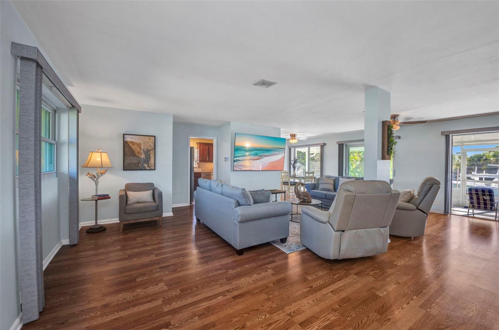 Image 3 of 77 For 181 Duxbury Avenue