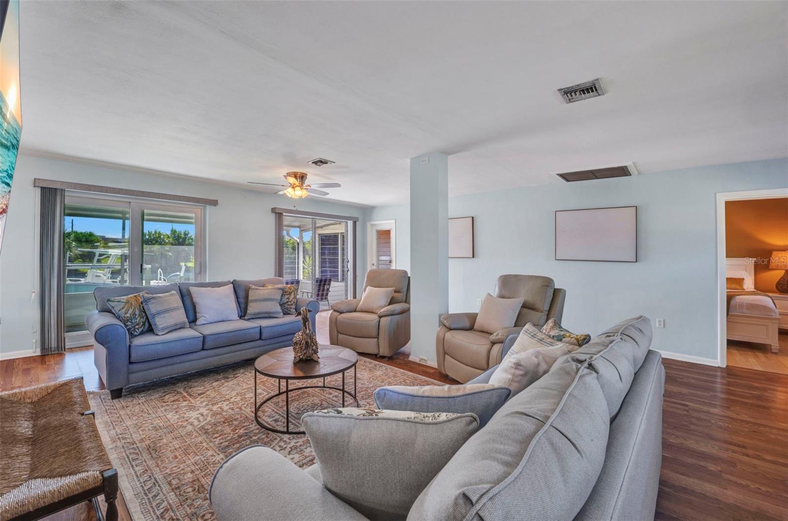 Image 9 of 77 For 181 Duxbury Avenue